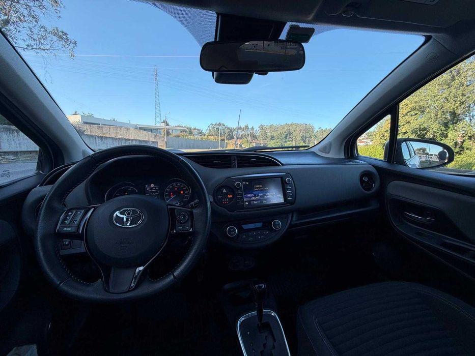 Toyota Yaris 1.5 Hybrid como novo