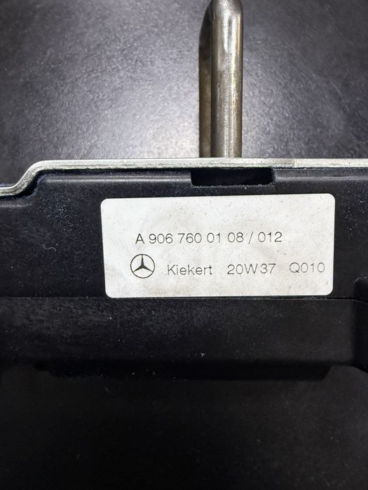 замок бокової дверки A9067600108 спрінтер 907