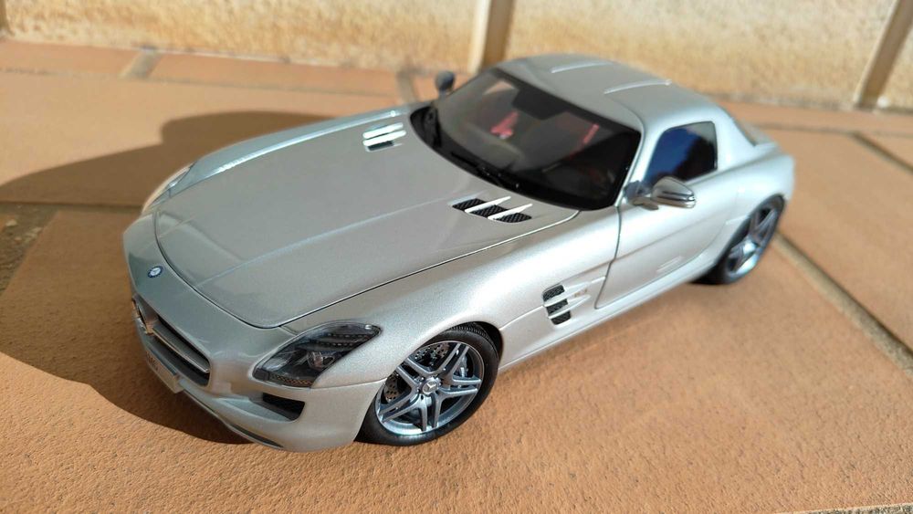 Mercedes Benz SLS Coupé Minchamps 1/18