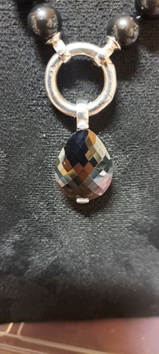 Colar vintage em prata contrastada.