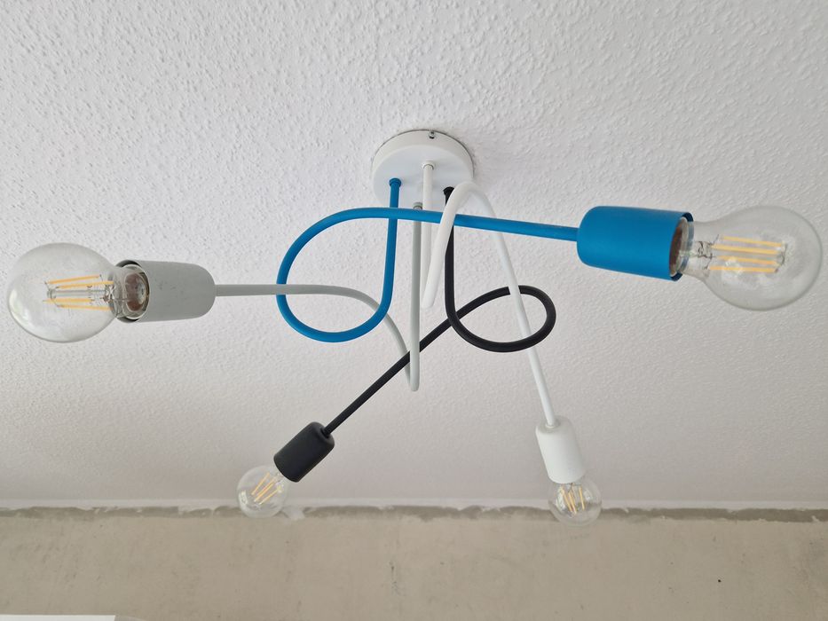 Lampa sufitowa, bez żarówek.