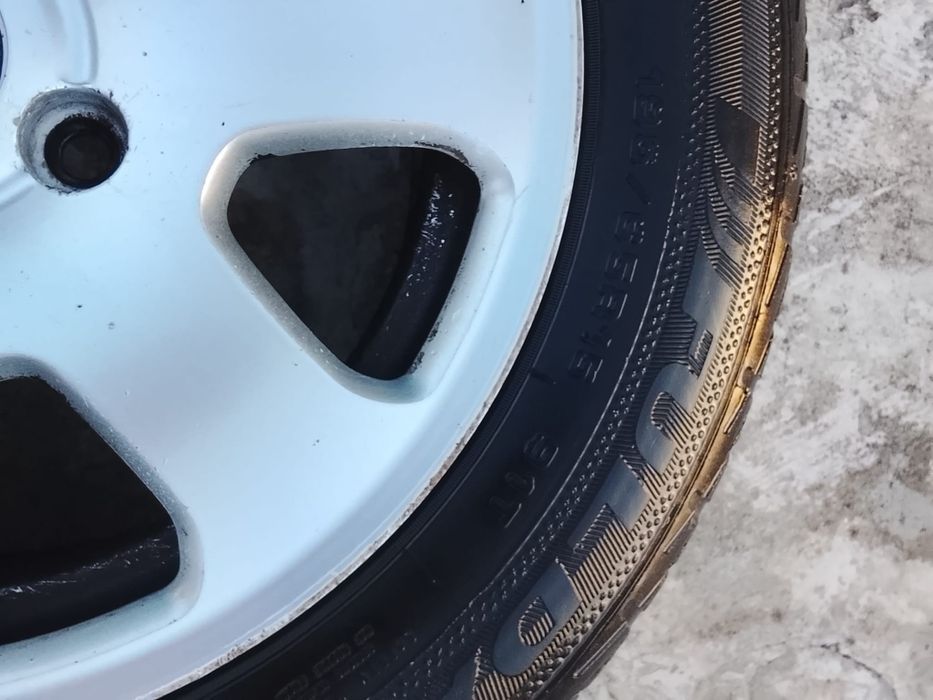 Jante Especial R15 VW SHARAN 5 FUROS Com Pneu 195/65 R15 para Suplente