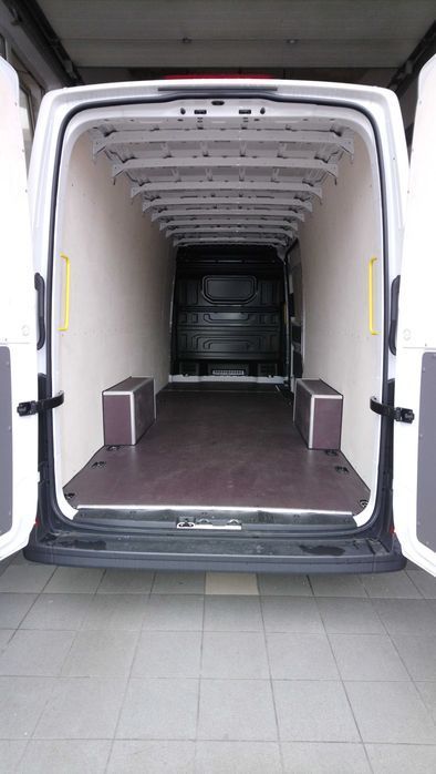 VW Crafter L5H3-Standardowa zabudowa do busa