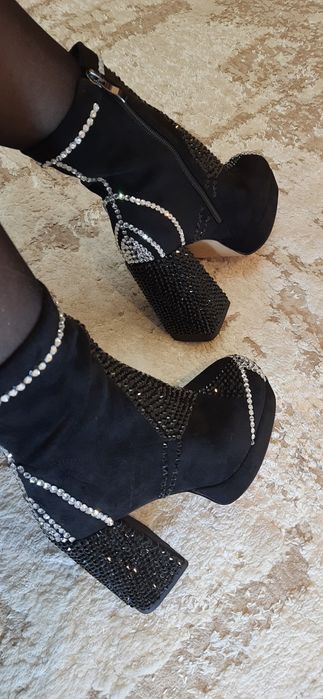 Ботильоны на высоком каблуке