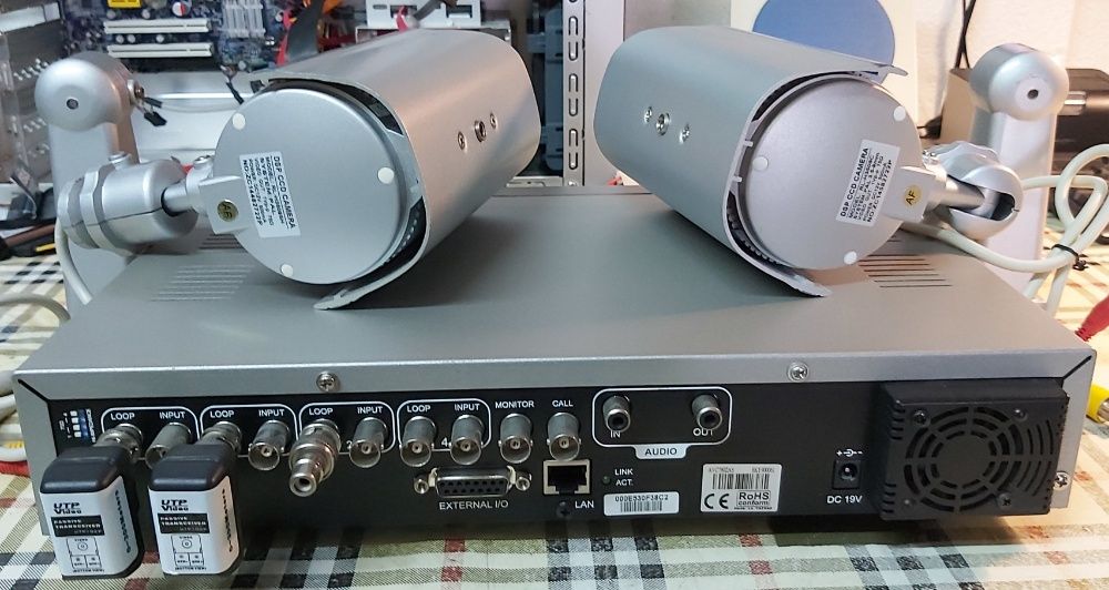Conjunto de CCTC AVTECH AVC760ZAS 4Ch + 2 IR Câmaras Exteriores.
