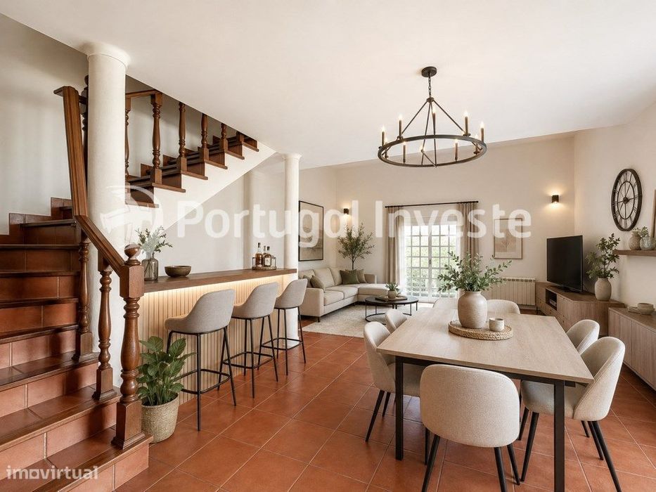 Moradia T4 com excelentes áreas e grande potencial na Quinta do Conde