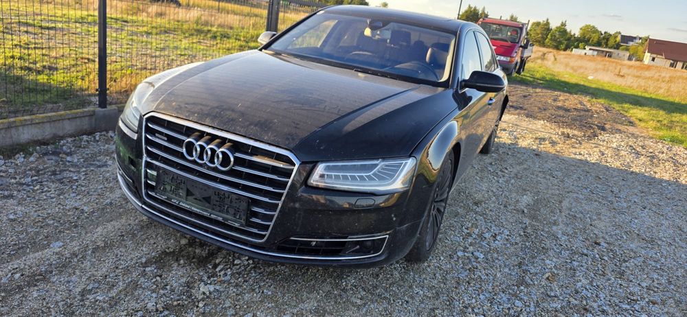 Audi A8 Long VIP 3.0 TDI 2017 – 282 KM – Full wyposażony, uszkodzony tył.
