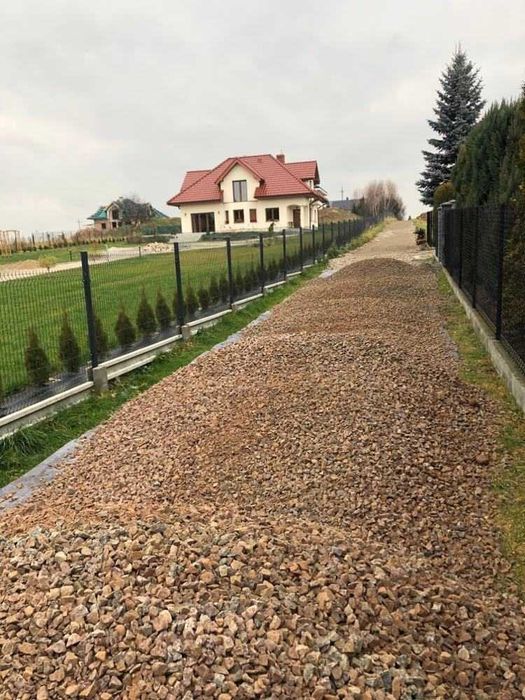 Budowa dróg dojazdowych, budowa i utwardzanie terenu, podwórek.
