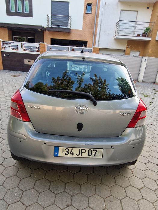 Toyota Yaris com poucos quilómetros