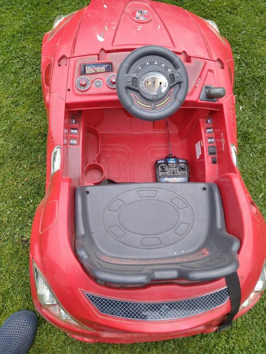 Samochód dziecięcy na akumulator czerwony