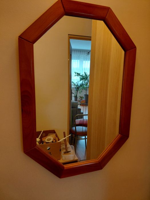 Lustro i oświetlenie do przedpokoju