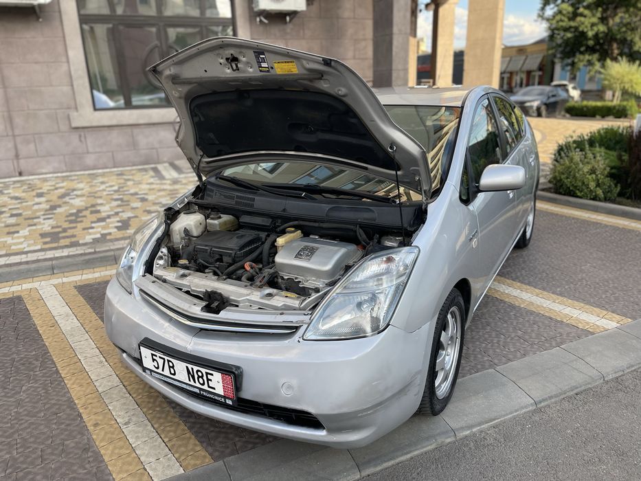 Toyota Prius /на уверенном ходу!!