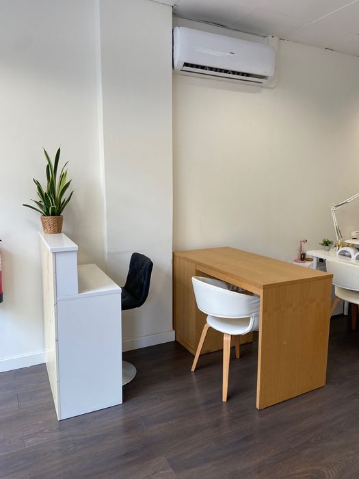 Alugo mesa de Manicure em Gaia