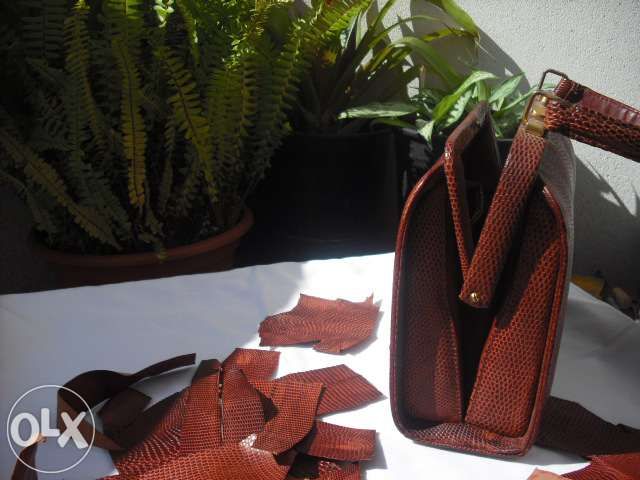 Mala Pele VINTAGE de lagarto mais bocados pele pª fazer sandálias