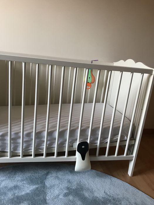 Berço e colchão para bébé