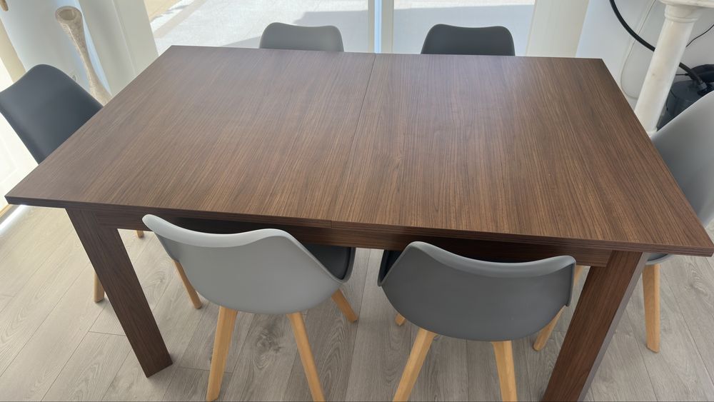 Conjunto Mesa de refeiçöes + cadeiras