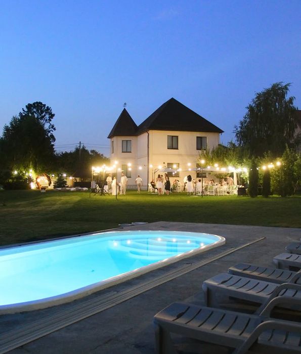 201/1 Будинок для свят з бассейном та лазнею