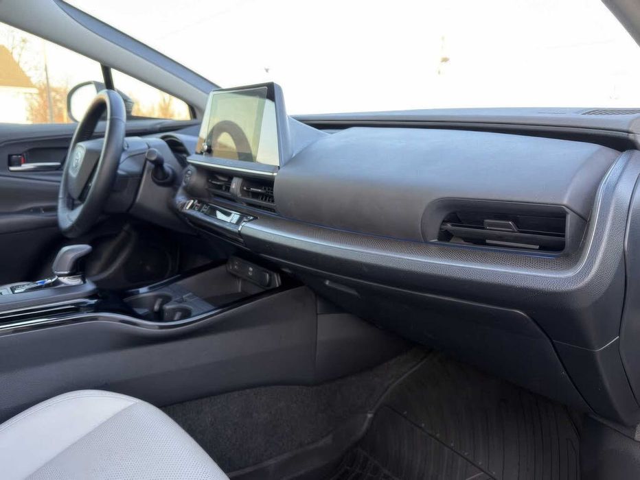 Toyota Prius      2024