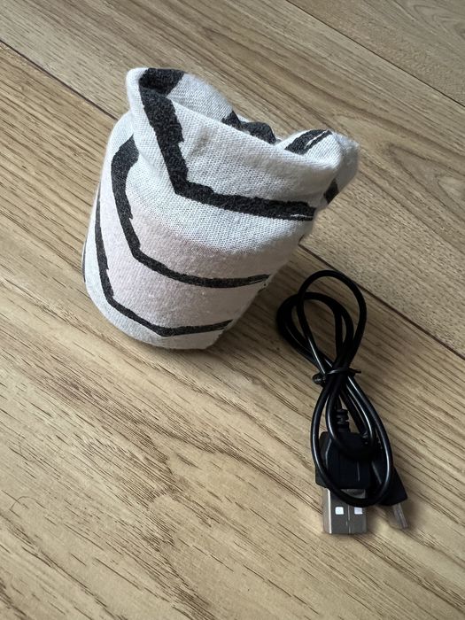 Mini głośnik z kablem w zestawie