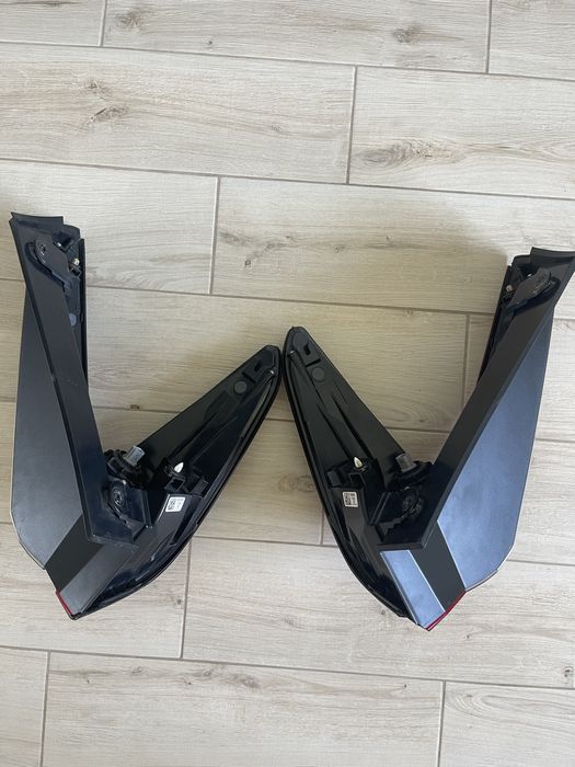 Продам задні фонарі Хонда СРВ гібрид 2021