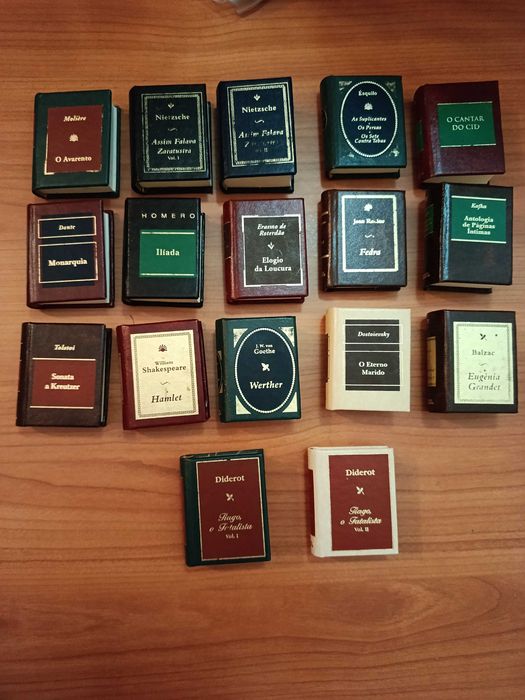 Livros em miniatura