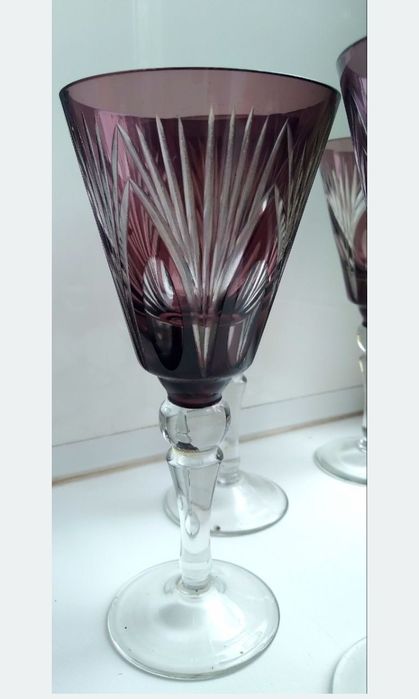 Фужеры чешское марганцевое стекло. 

1. 18