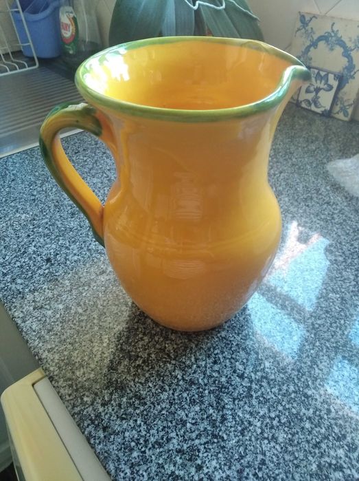 Jarro rústico amarelo