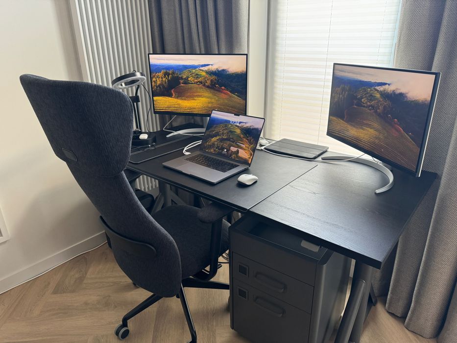 Profesjonalne stanowisko do pracy – IKEA IDÅSEN + GRÖNFJÄLL + 2x LG 27" 4K