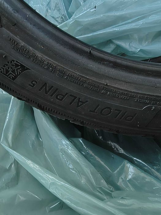 Opony zimowe Michelin Pilot Alpin 5 235 40 R19 96W