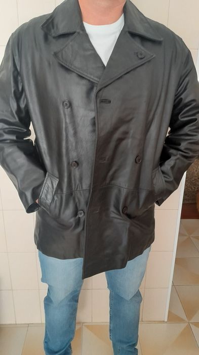 Casaco em pele natural.