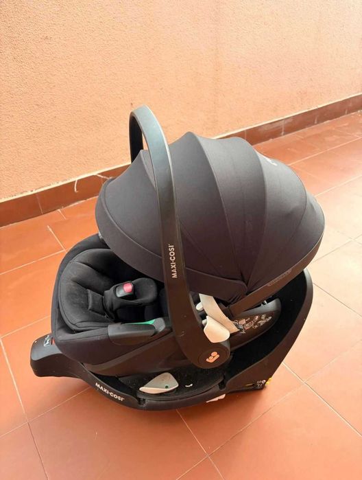 Ovinho Maxi-Cosi Pebble 360 + Isofix FamilyFix 360 Pro