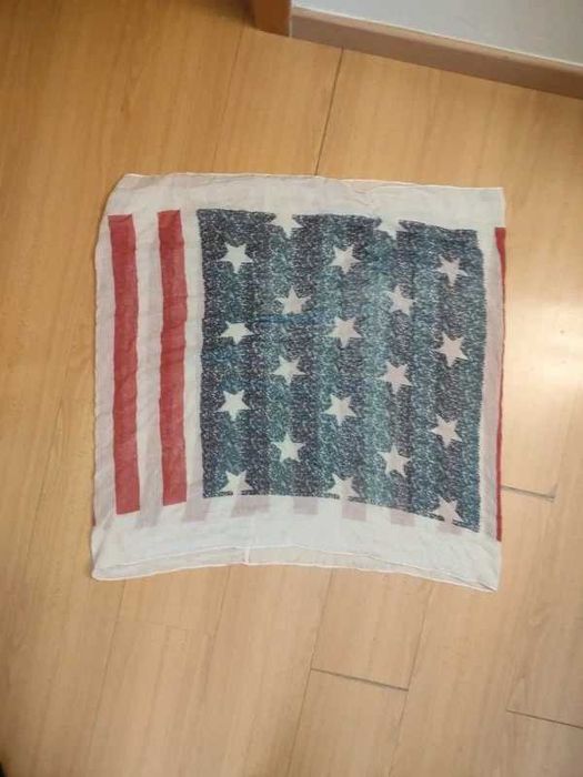 Echarpe de algodão e linho com a estampa da bandeira americana