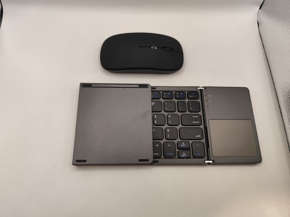 Pack Bluetooth: Teclado Dobrável c/ Touchpad + Rato Sem Fios