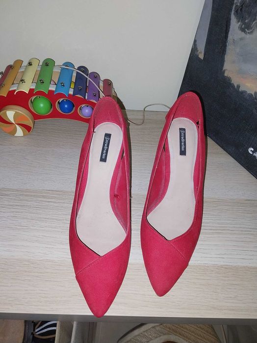 Sapatos de salto vermelhos