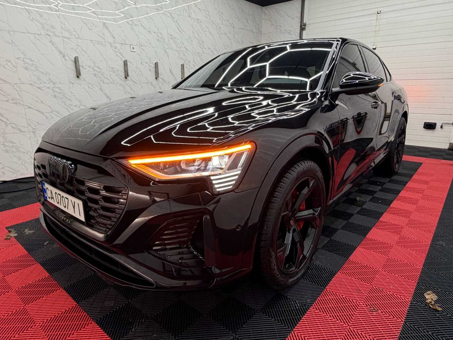 8
Audi Q8 e-tron 2023