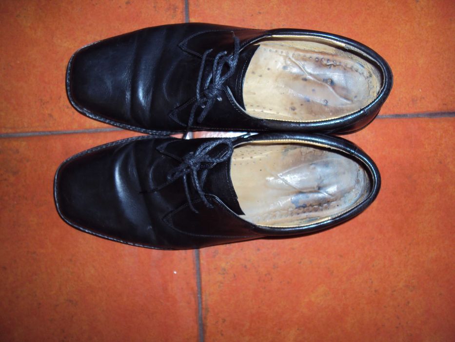 2 pares calçado de Homem N42º Clássicos e 2 ténis  Nº37