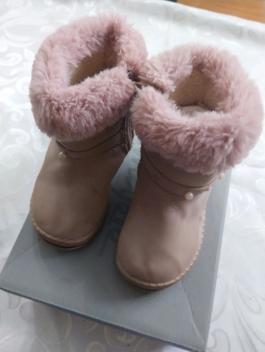 Buty dla dziewczynki - rozmiar 23