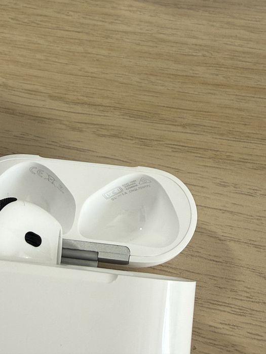 Nowe AirPods 4 Anc