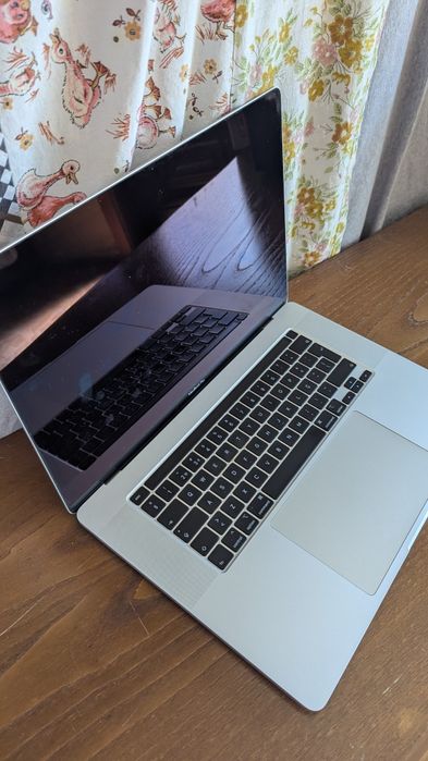 Macbook Pro 16" 2019 - i7 2.6/16GB/500SSD/RadeonPro 5300M64584639072258121