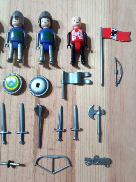 Medieval Figures with Weapons64564126225155122