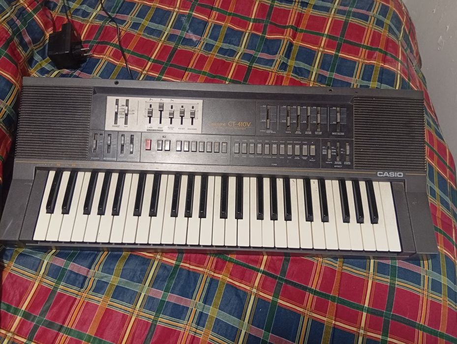 Casio CT-410V Vintage – Com Filtro Analógico Real (VCF) – Raro
Descriç