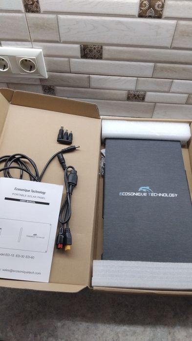Портативна сонячна панель Ecosonique потужністю 60 Вт