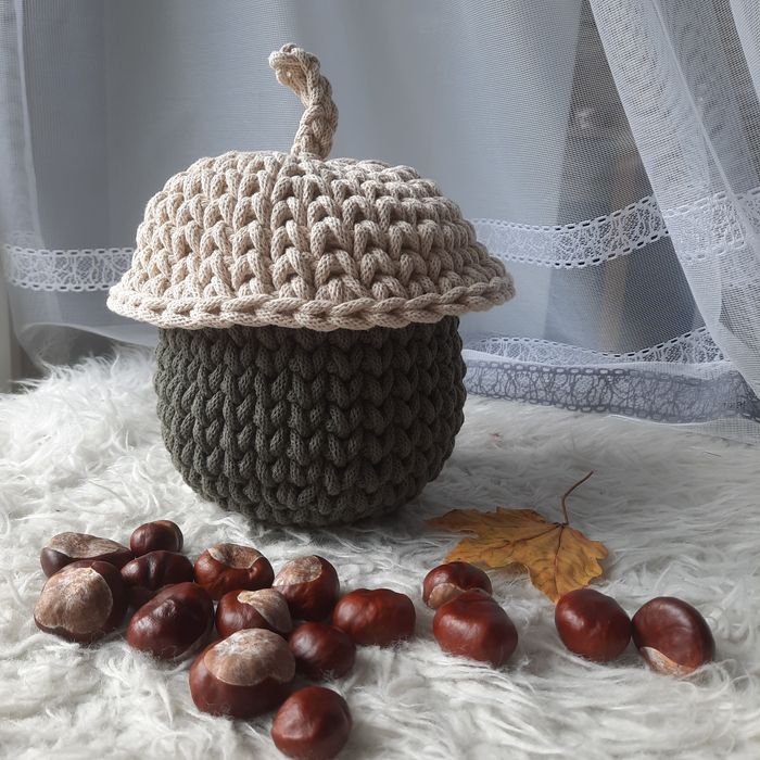 Koszyk z przykrywką żołądź z czapeczką na szydełku handmade jesienny