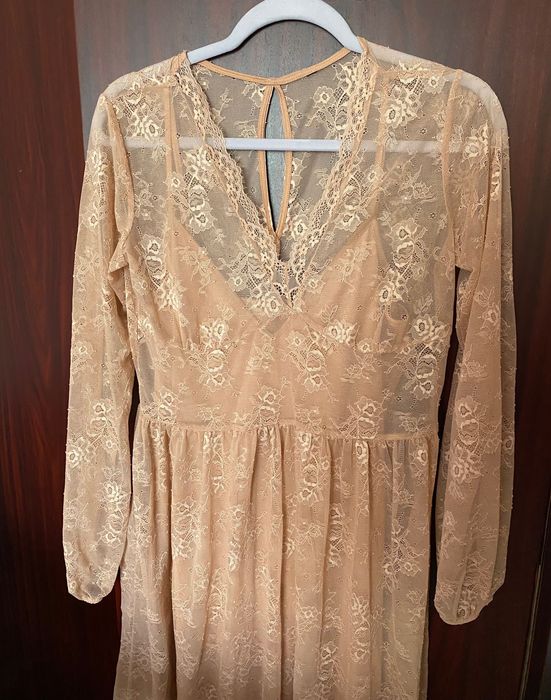 Святкова ніжна сукня