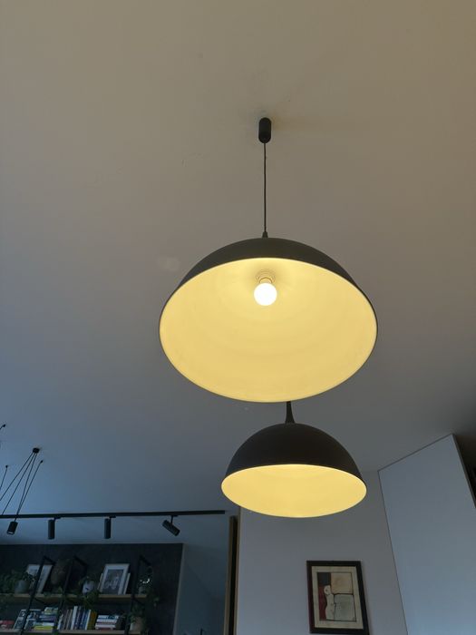 Czarne klasyczne lampy stołowe