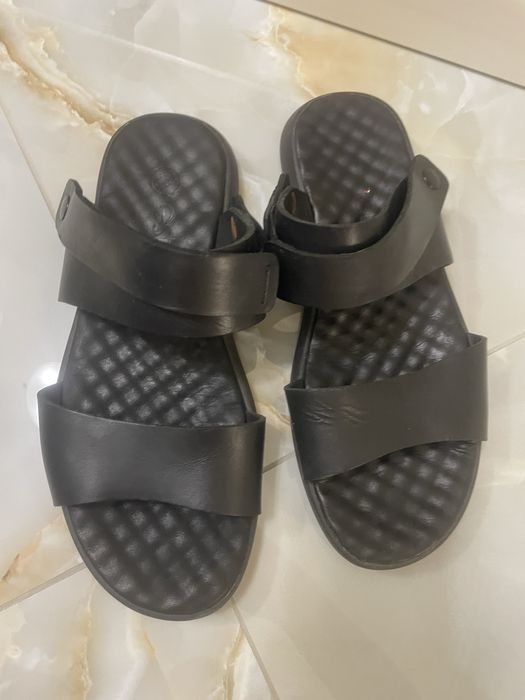 Продам босоніжки ESTRO