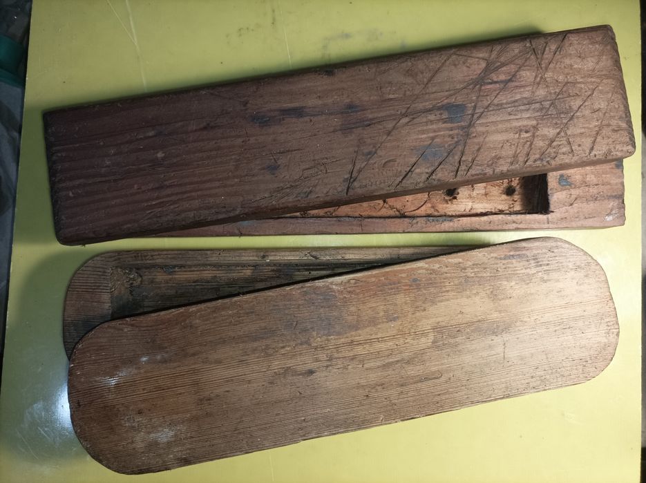 Вінтажні коробки для заточних каменів