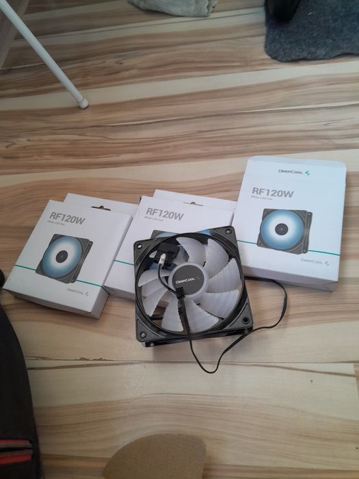 корпусный вентилятор DeepCool RF120W с белой светодиодной подсветкой