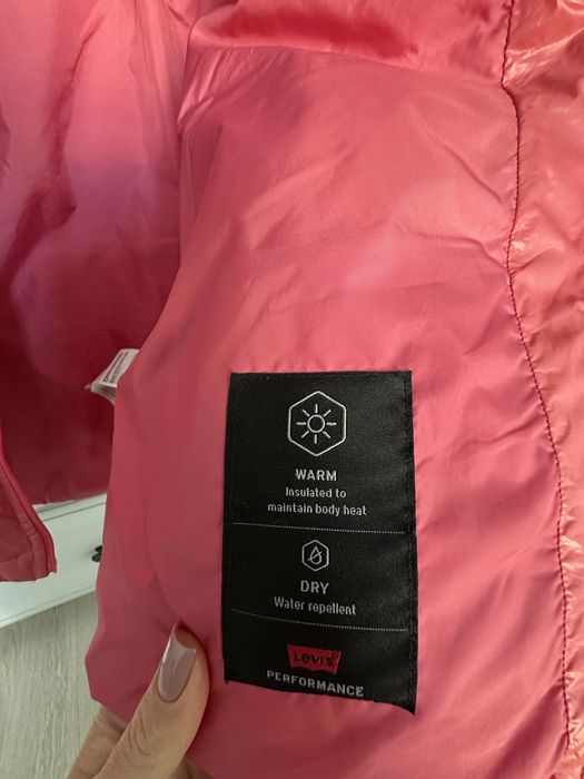 Продам куртку Levis