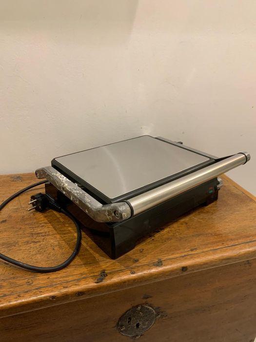 Sanduicheira/Torradeira Hoffen a funcionar